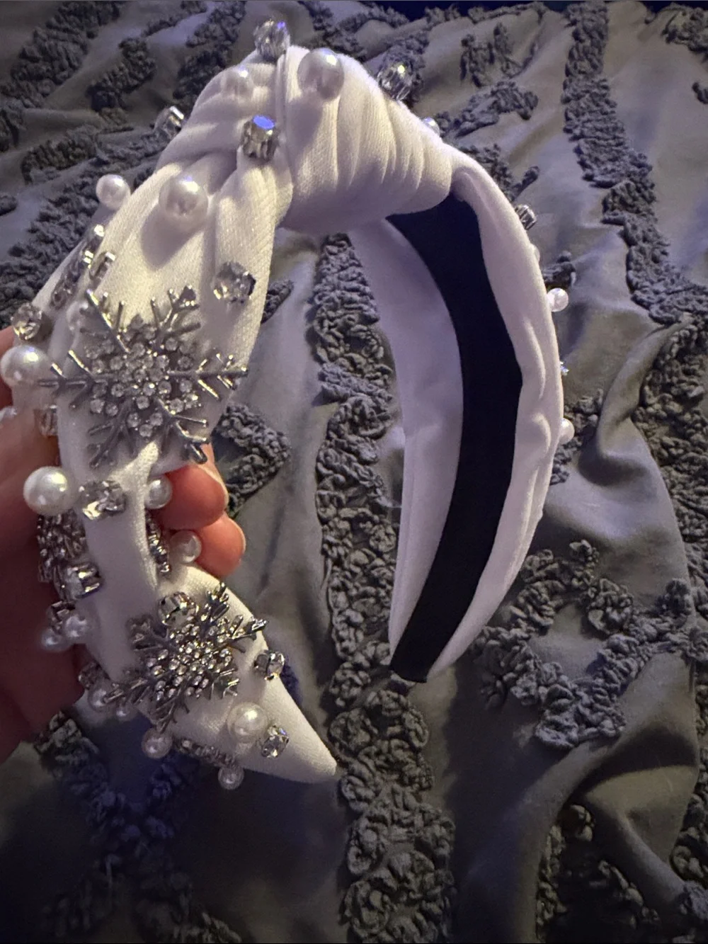 NWOT White Pearl & Crystal Snowflake Knot Headband